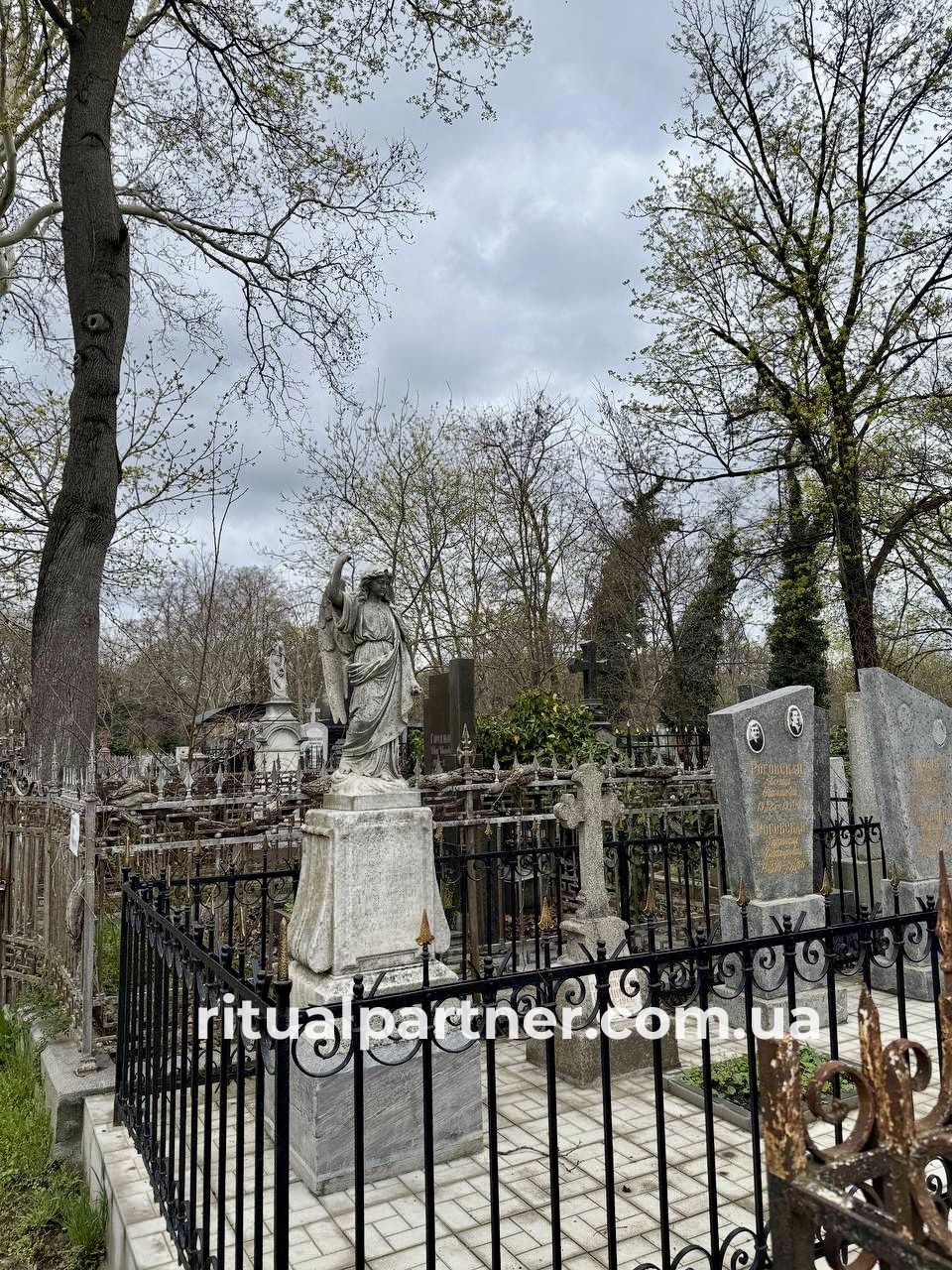 Другий Християнський цвинтар - Фото 2